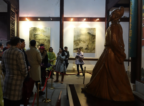 12月11日，“海外華文媒體安徽行”采風(fēng)團來到位于馬鞍山市采石磯風(fēng)景名勝區(qū)內(nèi)的李白紀(jì)念館。&nbsp;記者 周乾憲