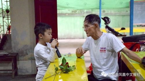 陳福在指導學生演唱技巧 陳福在指導學生演唱技巧