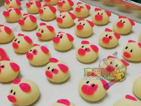 葉寶玲推出的新口味蛋卷，有香菜蒜香、黑芝麻、咖啡口味。（馬來西亞《星洲日報》）