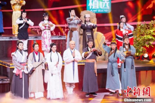 眾多知名演員亮相“四海同春”2019全球華僑華人春節(jié)大聯歡錄制現場。