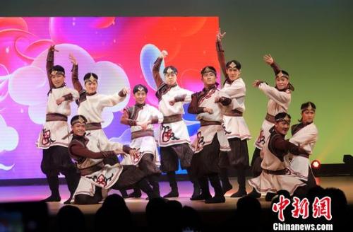 圖為蒙古族舞蹈《駿馬歸來》。周欣嬡 攝