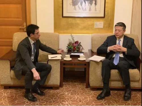 陳雄風(fēng)約見西班牙駐華公使歌華麓。（圖片來源：“領(lǐng)事直通車”微信公眾號）
