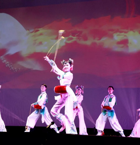 舞蹈《長穗花鼓》。