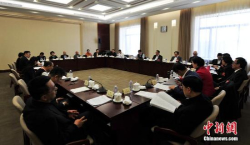 3月7日，全國(guó)政協(xié)十三屆二次會(huì)議中華全國(guó)歸國(guó)華僑聯(lián)合會(huì)界別舉行小組會(huì)議，討論政府計(jì)劃報(bào)告和預(yù)算報(bào)告。<a target='_blank' >中新社</a>記者 于海洋 攝