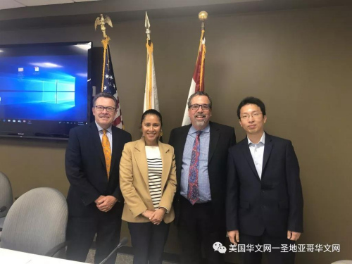 圖右一: 徐佶翮(圖片來源:美國華文網(wǎng)一圣地亞哥華文網(wǎng)微信公眾號) 圖右一: 徐佶翮(圖片來源:美國華文網(wǎng)一圣地亞哥華文網(wǎng)微信公眾號)