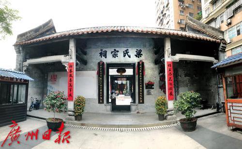 泮塘村梁氏宗祠。