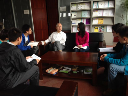 邱先生與學(xué)生交流