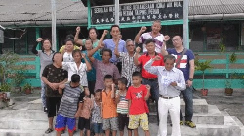 益華小學(xué)學(xué)生和家長呼吁不要停辦學(xué)校。(視頻截圖)