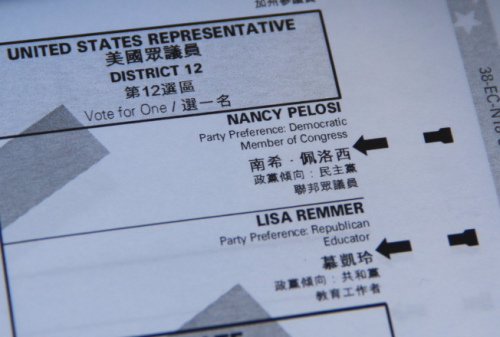 舊金山選票均是中英雙語(yǔ)。(來(lái)源：美國(guó)《世界日?qǐng)?bào)》李晗 攝)