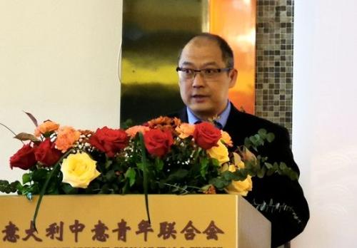 代表團團長、浙江省僑聯(lián)聯(lián)絡(luò)部部長孫彥講話。(圖片來源：歐聯(lián)社記者 胡彪 攝)