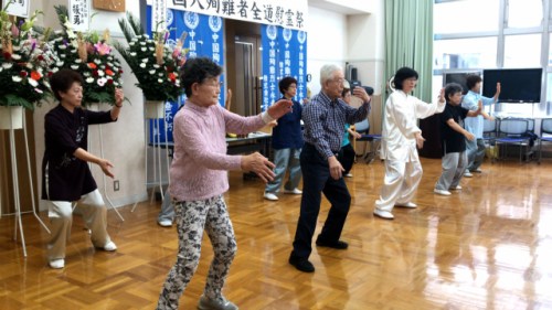 慰靈太極拳。（日本《中文導(dǎo)報》）