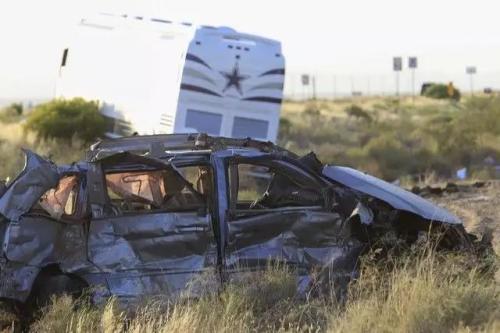 車(chē)禍現(xiàn)場(chǎng)。 圖片來(lái)源：外交部領(lǐng)事司微信公眾號(hào)“領(lǐng)事直通車(chē)”