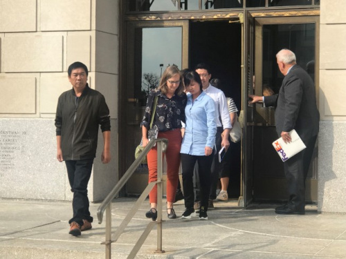 章瑩穎家人8日步出法庭。(來源：美國《世界日報》特派員黃惠玲 攝)