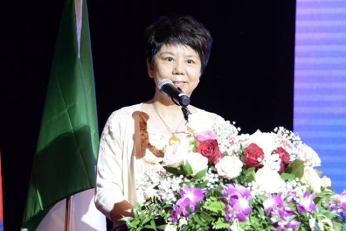  中國(guó)駐米蘭總領(lǐng)館汪惠娟副總領(lǐng)事講話。（圖片來(lái)源：歐聯(lián)社 趙建斌/攝）