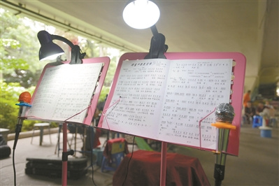 廣州沙面，“大戲”每周四準時上演。