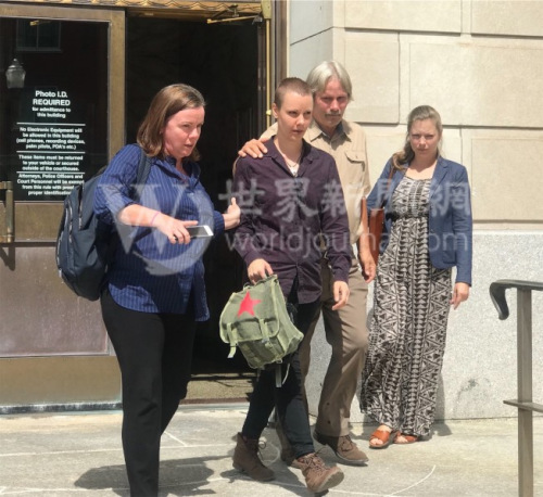 章瑩穎案嫌犯克里斯滕森的妹妹(左二)15日出庭作證。 (美國《世界日報》/黃惠玲 攝)