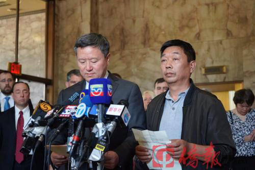 章容高(右)在聲明中希望罪犯克里斯滕森能無條件說出章瑩穎的遺體下落。蕭蕓攝