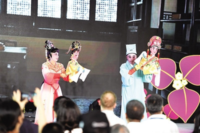 海南公仔戲表演現(xiàn)場(chǎng) 海南公仔戲表演現(xiàn)場(chǎng)