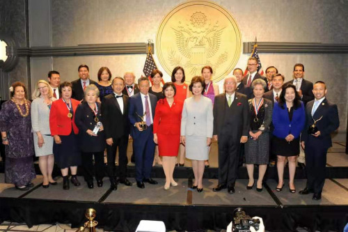 當(dāng)?shù)貢r(shí)間7月25日晚，趙小蘭在美國(guó)華盛頓出席第二十屆國(guó)際領(lǐng)袖基金會(huì)周年慶暨2019領(lǐng)袖人物與商業(yè)峰會(huì)晚宴。(來(lái)源：美中報(bào)道)