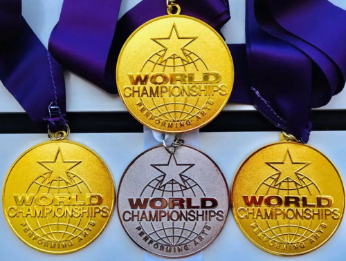 劉申如在2019世界藝術錦標賽(The World Championship of Performing Arts)上榮獲三枚金牌，一枚銀牌。(受訪者供圖)