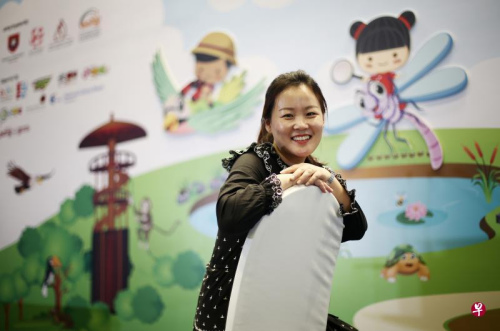 倪學靜通過講故事活動與游戲等，為孩子塑造有趣的學習環(huán)境。(新加坡《聯合早報》/陳淵莊 攝)