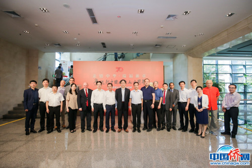 圖為參加開(kāi)幕式的領(lǐng)導(dǎo)和嘉賓合影。 圖片來(lái)源：主辦方供圖。