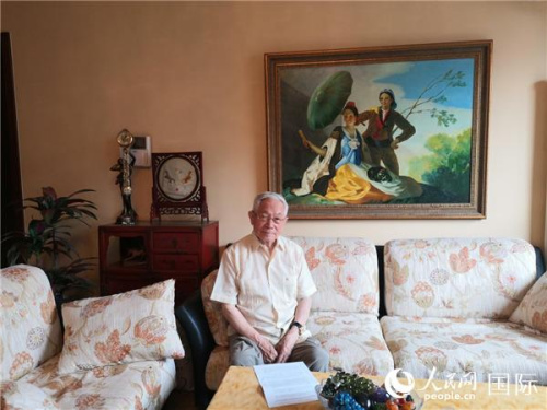 圖為黃志良大使接受人民網(wǎng)采訪。王偉洋/攝