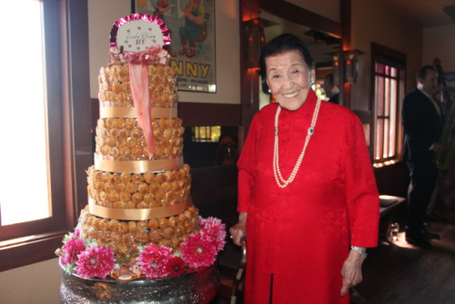 江孫蕓依然身體硬朗，慶祝自己100歲虛歲生日。(美國《世界日報》記者 李晗 攝)