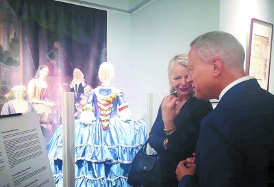 圖為17—21世紀(jì)丹麥王公貴族織繡品：恭王府博物館特展”活動現(xiàn)場。馮倩/攝