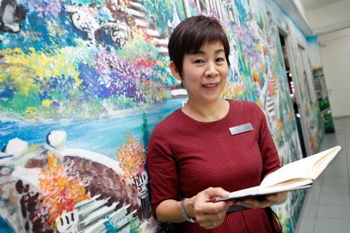 余秀蓉呼吁學(xué)生要有自信，發(fā)現(xiàn)自己的亮點(diǎn)并發(fā)光。(馬來西亞《星洲日?qǐng)?bào)》/陳敬暉 攝)