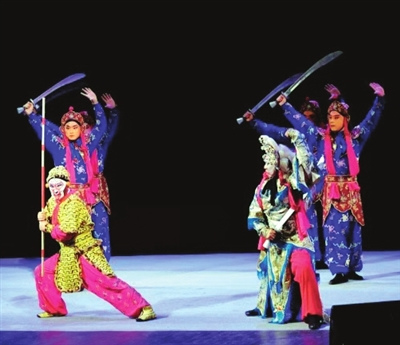 圖為武戲《鬧天宮》開打精彩?！短旖蛉?qǐng)?bào)》記者 劉莉莉/攝