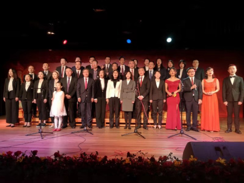 大使館、秘魯中資企業(yè)協(xié)會(huì)聯(lián)合舉辦的慶國(guó)慶70周年歌詠比賽