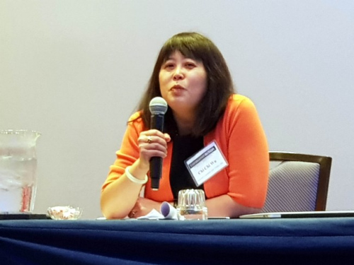 吳玉祺提醒移民注意信用問(wèn)題。(美國(guó)《世界日?qǐng)?bào)》/黃惠玲 攝)