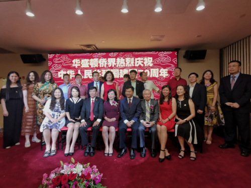 華盛頓地區(qū)僑學(xué)界慶祝中華人民共和國成立70周年。(美國《世界日?qǐng)?bào)》/羅曉媛 攝)