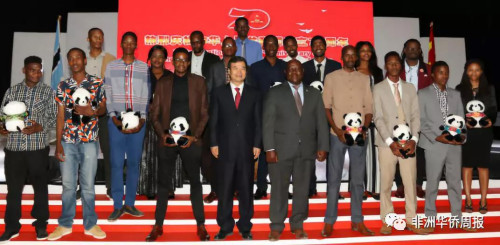 頒發(fā)紀(jì)念品 頒發(fā)紀(jì)念品