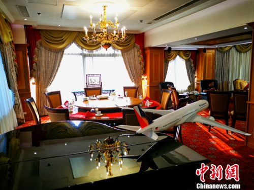 圖為陳永栽夫婦自家的馬尼拉世紀(jì)花園酒店19樓的總統(tǒng)套房。<a target='_blank' >中新社</a>發(fā) 梁鈺 攝