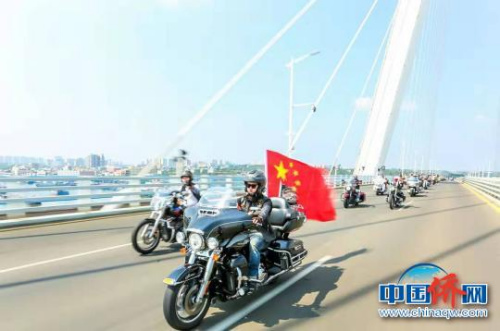 圖為時尚酷炫的機車巡展?！≈鬓k方供圖　攝