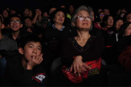 觀眾專(zhuān)心致志觀影。（《歐洲時(shí)報(bào)》/馬行健 攝）