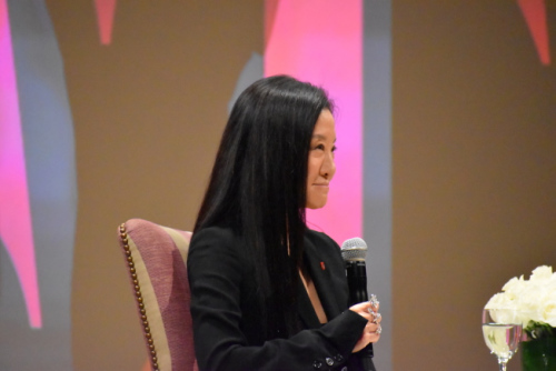 自己結(jié)婚時找不到理想婚紗，成為王薇薇踏入婚紗界的關(guān)鍵。(美國《世界日報》/顏嘉瑩 攝)