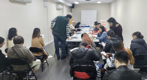 紐約法拉盛人口普查招聘會吸引眾多民眾參加。(美國《世界日報》/朱蕾 攝)