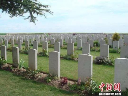 一戰(zhàn)華工墓碑。來源：<a target='_blank'  >中新網(wǎng)</a>