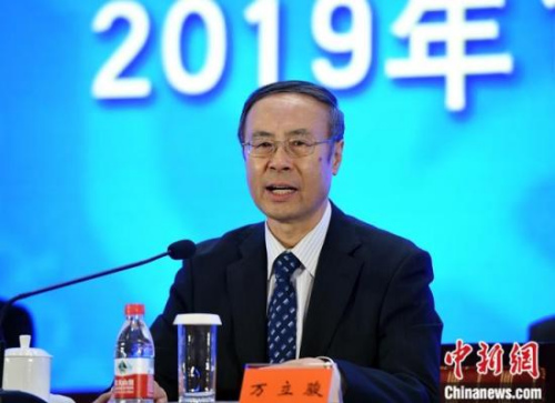 11月17日，中國僑商聯(lián)合會第五次會員代表大會在北京開幕，中國僑聯(lián)黨組書記、主席萬立駿出席開幕會并致辭。<a target='_blank' >中新社</a>記者 侯宇 攝