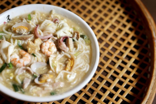 民眾菜館傳承了86年的興化鹵面，食材配料豐富。(嚴(yán)宣融攝)