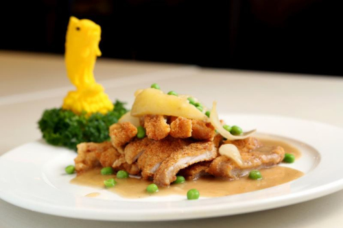 美珍苑的海南豬扒的醬汁采用面粉、牛油及洋蔥慢火干炒制成。(龍國雄攝)