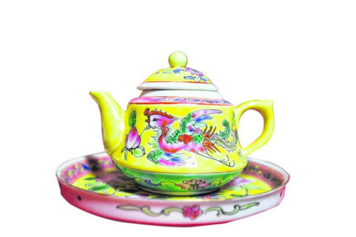 早期的富裕土生華人有嚼檳榔的習(xí)慣，這整套專門用來“服用”檳榔的工具就包括儲(chǔ)存生檳榔的銀容器及用作摏搗、挑、切等的工具。