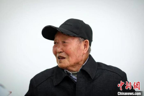 日前，96歲的南京大屠殺幸存者岑洪桂老人在南京接受記者采訪。　泱波 攝