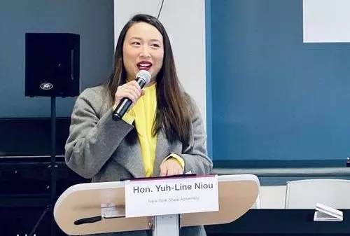 美國紐約州眾議會華裔議員牛毓琳分享自身心得，鼓勵有意從政的華人。(美國《世界日報》/鄭怡嫣 攝)