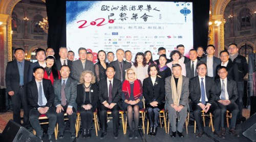 與會嘉賓與法國華人旅游協(xié)會成員。(《歐洲時報》黃冠杰 攝)