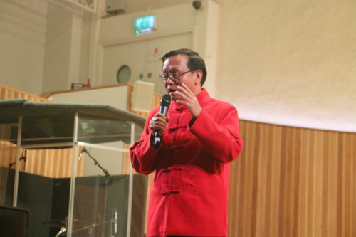 中國(guó)駐英國(guó)大使館僑務(wù)參贊盧海田致辭。(《歐洲時(shí)報(bào)》/田皓雪子 攝)