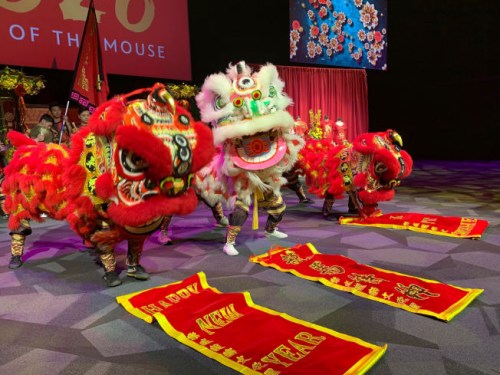 美國(guó)迪斯尼慶祝農(nóng)歷鼠年。(美國(guó)《世界日?qǐng)?bào)》/張宏 攝)